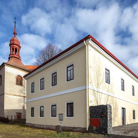 Penzion Fara Pod Milesovkou Velemin Екстер'єр фото